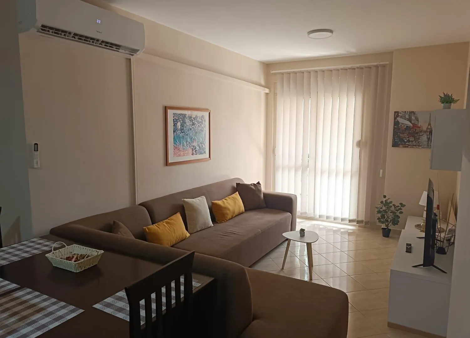 Romano House Tirana 0*,  Albania